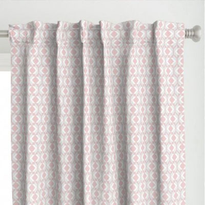 Curtain in pink trellis pattern