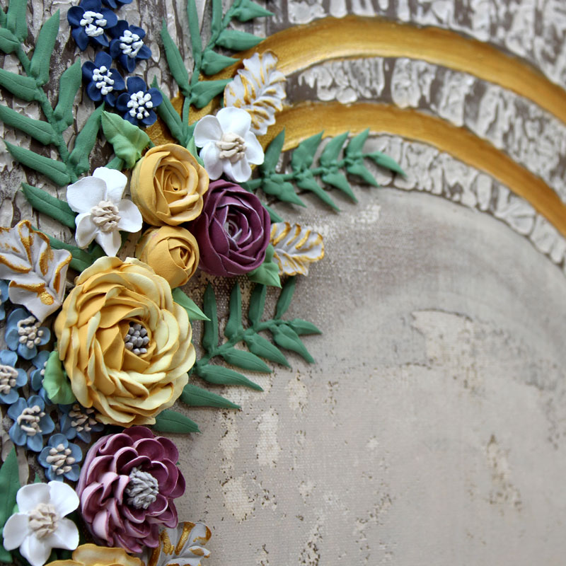 Gold accents on rustic wedding floral art