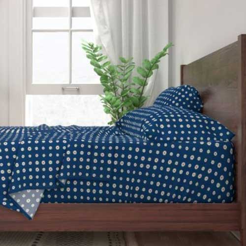 Bed sheets daisy polka dots on dark blue