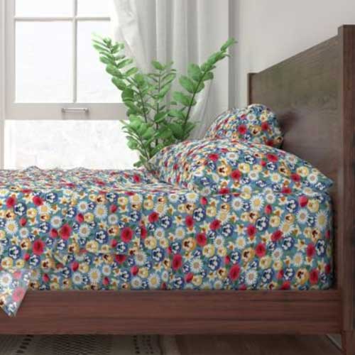 Bed sheets with colorful Wonderland flowers